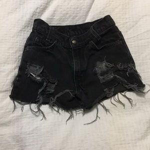 Black Levis 550 cutoff shorts